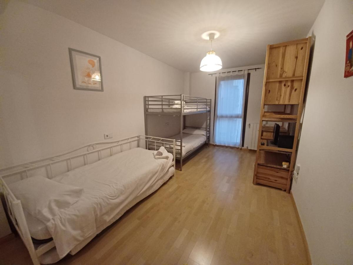 En El Pleno Centro De Biescas Con Garaje, Ascensor Y Wifi Apartman Kültér fotó